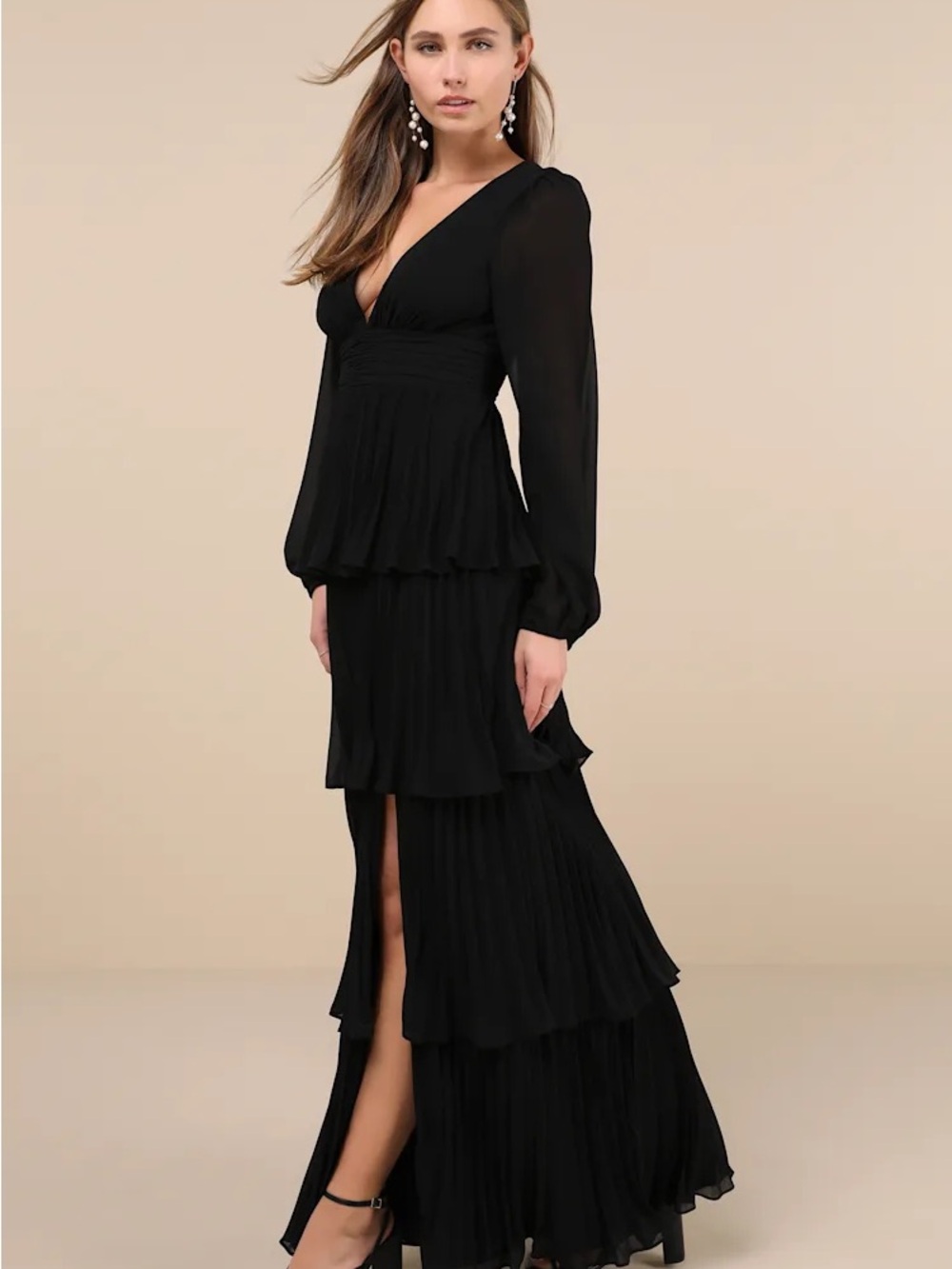 ASTR Black Tiered V-Neck Long-Sleeve Maxi Dress